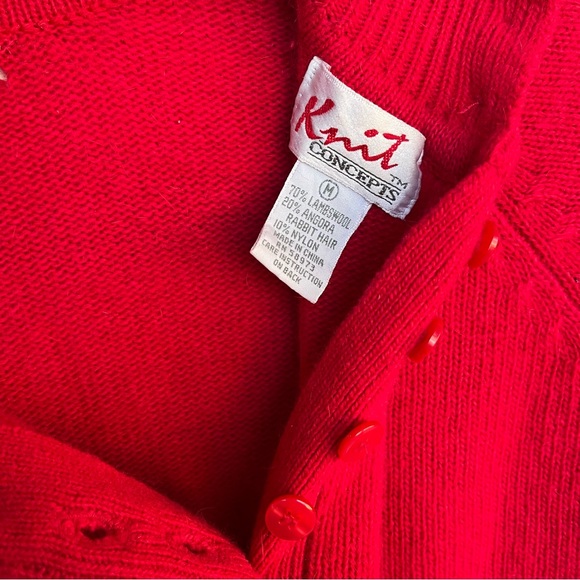 Vintage red pullover sweater with removable shoulder pads. Lambs wool blend - Picture 6 of 8